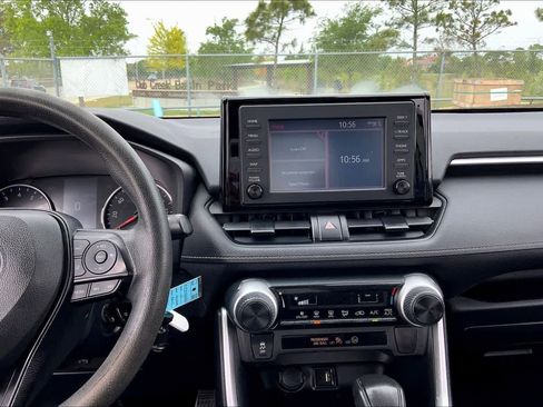 Used 2019 Toyota RAV4 LE image 7