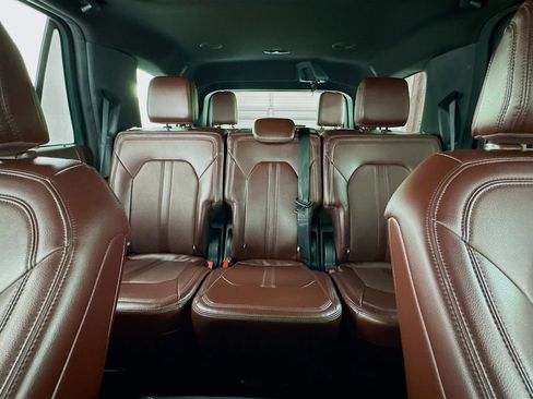 Used 2024 Ford Expedition Limited AWD/4WD image 18