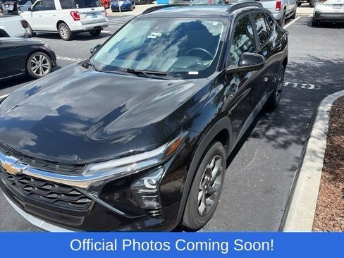 Used 2024 Chevrolet Trax LT w/ Driver Confidence Package FWD image 4