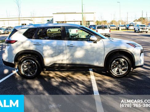 Used 2025 Nissan Rogue SV image 8