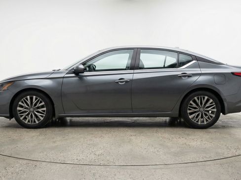 Used 2025 Nissan Altima 2.5 SV FWD image 5