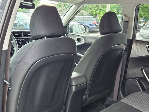 Certified 2025 Kia Soul LX FWD image 17