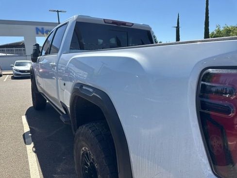Used 2024 GMC Sierra 2500 AT4X AWD/4WD image 4