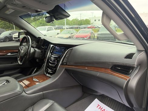 Used 2018 Cadillac Escalade ESV Luxury AWD/4WD image 39