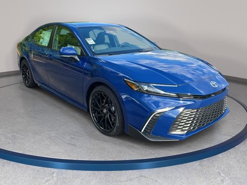 New 2026 Toyota Camry SE FWD image 3