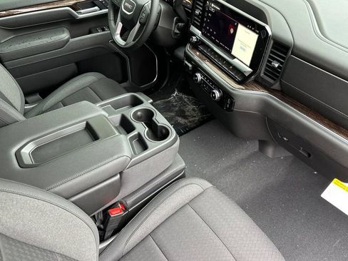 New 2026 GMC Sierra 2500 SLE w/ Preferred Package image 12