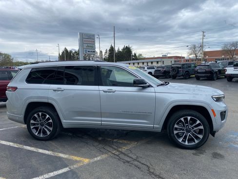 Used 2023 Jeep Grand Cherokee L Overland w/ Rear Seat Video Group I AWD/4WD image 23