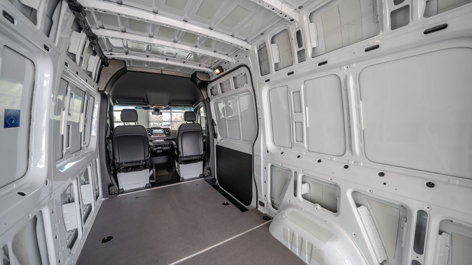 Used 2025 Mercedes-Benz Sprinter 2500 image 30