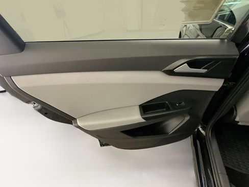 Used 2023 Volkswagen Taos SE w/ Panoramic Sunroof Package AWD/4WD image 27