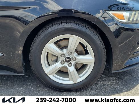 Used 2017 Ford Mustang Coupe RWD image 7