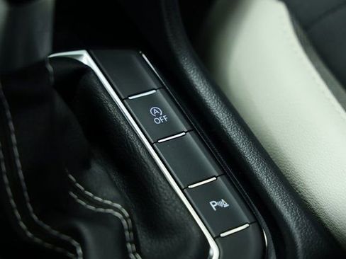 New 2025 Volkswagen Taos SE image 25