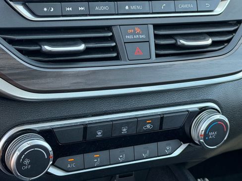 Used 2025 Nissan Altima 2.5 SV FWD image 29