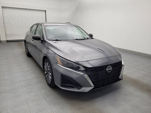 Used 2024 Nissan Altima 2.5 SV image 13