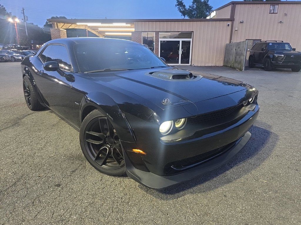 Used 2016 Dodge Challenger R/T Plus RWD image 3