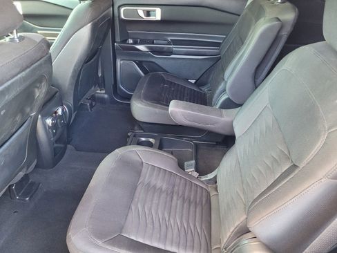 Used 2020 Ford Explorer XLT image 12