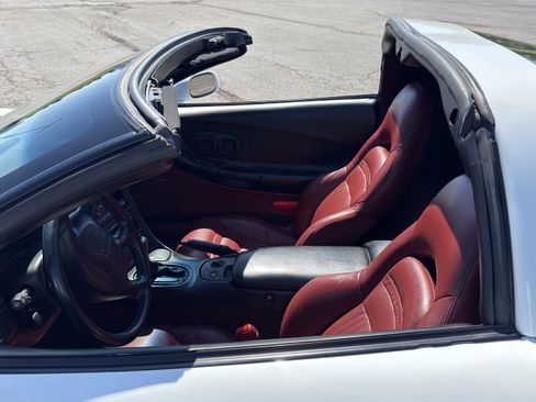 Used 1997 Chevrolet Corvette Coupe w/ Memory Pkg RWD image 11