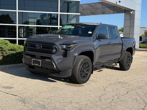 Used 2025 Toyota Tacoma SR5 AWD/4WD image 7