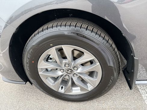 Certified 2025 Toyota Sienna XLE image 19