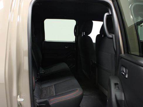 Used 2022 Nissan Frontier PRO-4X image 15