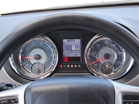 Used 2016 Chrysler Town & Country Touring FWD image 23