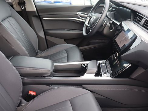 Used 2021 Audi e-tron Premium w/ Convenience Plus Package image 13