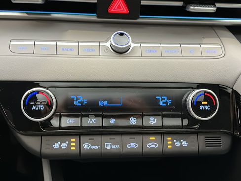 New 2026 Hyundai Elantra Limited FWD image 27