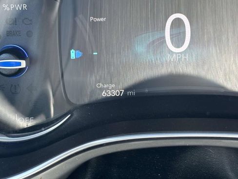 Used 2023 Chrysler Pacifica Limited w/ Uconnect Theater Family Group FWD image 23
