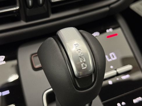 Used 2025 Porsche Macan AWD/4WD image 25