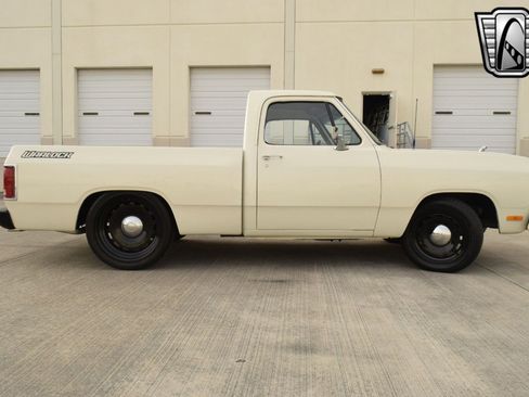 Used 1987 Dodge D/W Truck 150 image 4