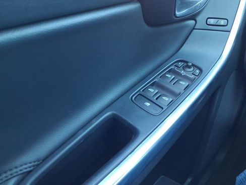 Used 2016 Volvo XC60 T5 Premier w/ Proximity Package image 28