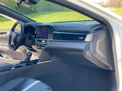 Used 2025 Toyota Camry SE image 18
