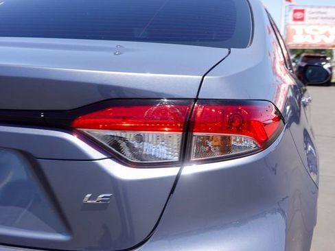 Certified 2025 Toyota Corolla LE FWD image 9