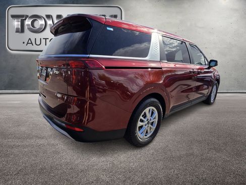 Certified 2024 Kia Carnival LX image 5