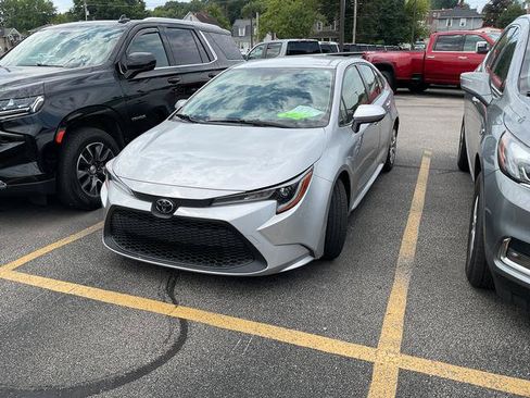Used 2021 Toyota Corolla LE FWD image 1