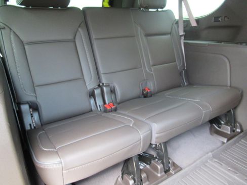 Used 2024 GMC Yukon XL Denali RWD image 36