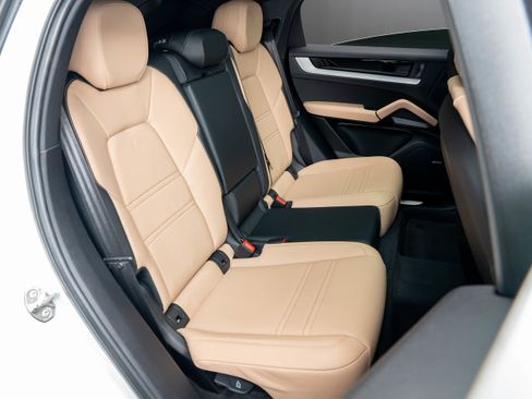 Certified 2025 Porsche Cayenne S AWD/4WD image 47
