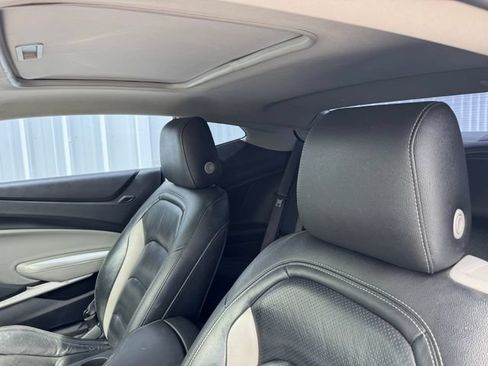 Used 2017 Chevrolet Camaro SS RWD image 5