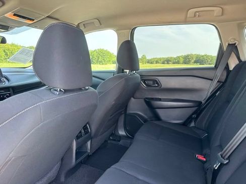 Used 2024 Nissan Rogue S AWD/4WD image 18