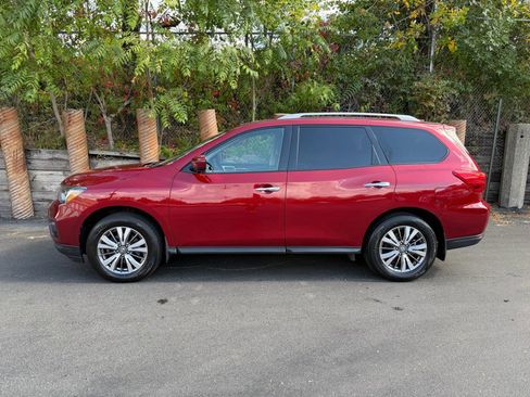 Used 2018 Nissan Pathfinder S image 6
