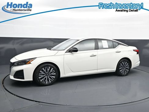 Used 2025 Nissan Altima 2.5 SV FWD image 6