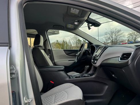 Used 2021 Chevrolet Equinox LS image 12