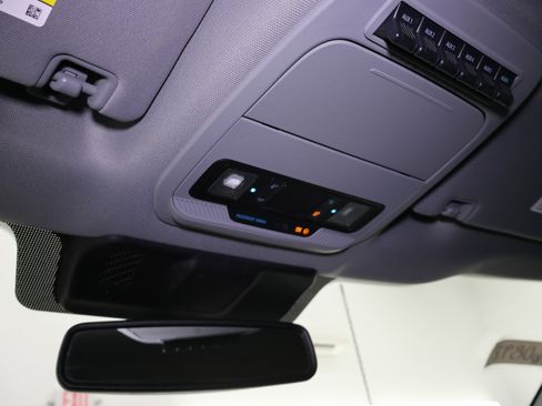 Used 2023 Ford F250 XLT w/ FX4 Off-Road Package image 12