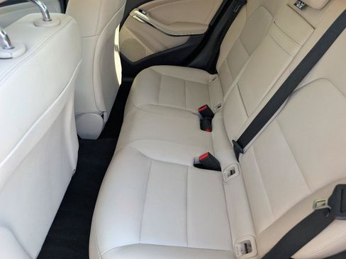 Used 2019 Mercedes-Benz GLA 250 w/ Premium Package image 9