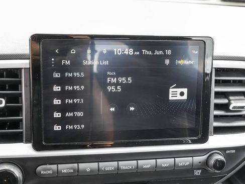 Certified 2025 Hyundai Venue Limited FWD image 23