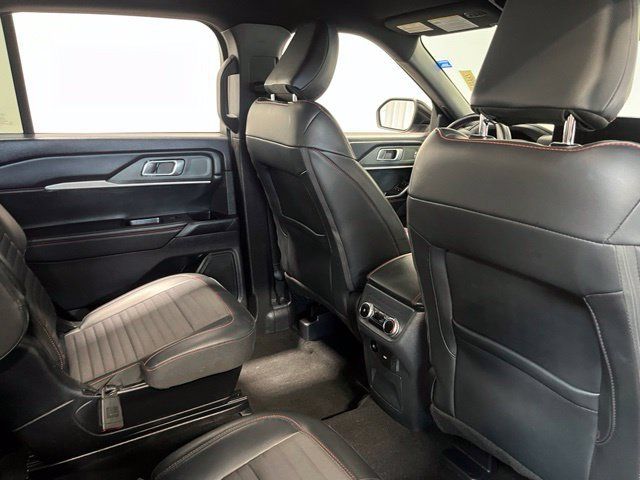 Used 2025 Ford Explorer ST-Line AWD/4WD image 15