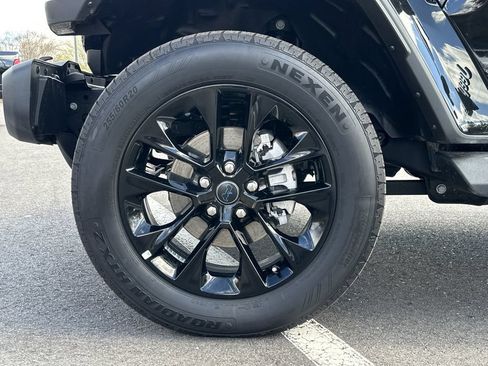 Certified 2025 Jeep Wrangler Unlimited Sahara AWD/4WD image 16