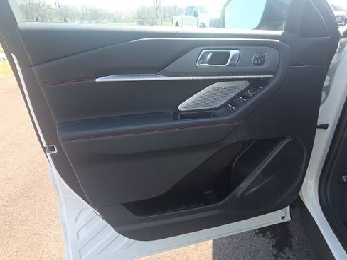 Used 2025 Ford Explorer ST image 25