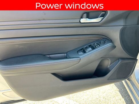 Used 2019 Nissan Altima 2.5 SR FWD image 15