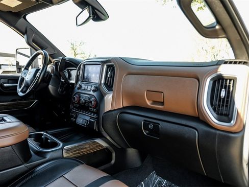 Used 2022 Chevrolet Silverado 2500 High Country w/ Safety Package II image 10