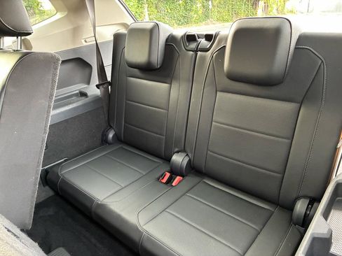 Used 2018 Volkswagen Tiguan SE FWD image 18